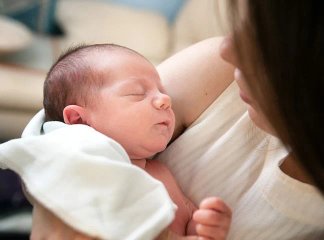 tips para estimular a tu bebé primer mes
